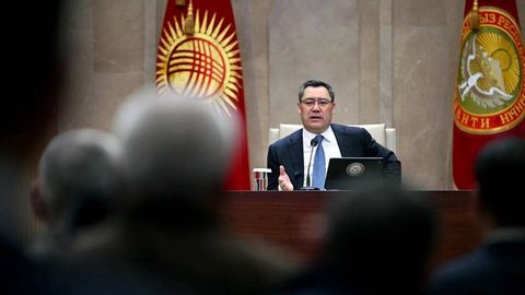 Kyrgyzstan bans officials from opening foreign bank accounts