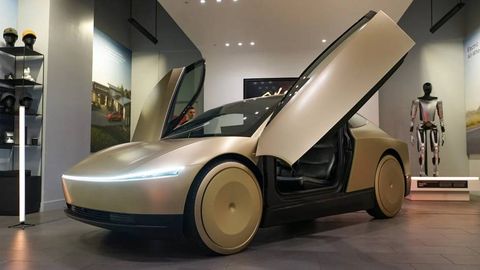 Tesla 2026 йилнинг апрелидан рулсиз ва педалсиз автомобилларни ишлаб чиқара бошлайди