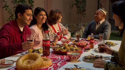 Рамазон арафасида: Coca‐Cola Ўзбекистонда меҳр, эзгулик ва ҳамжиҳатлик ҳақидаги илк маҳаллий кампаниясини йўлга қўйди