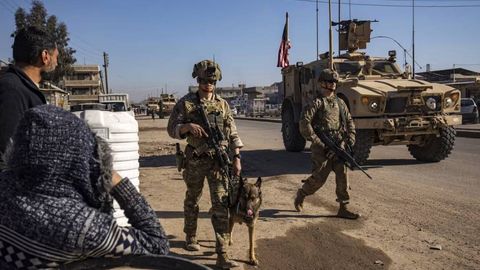 АҚШ икки ой ичида Суриядан барча кучларини олиб чиқиб кетади