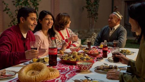 Ramazon arafasida: Coca‐Cola O‘zbekistonda mehr, ezgulik va hamjihatlik haqidagi ilk mahalliy kampaniyasini yo‘lga qo‘ydi