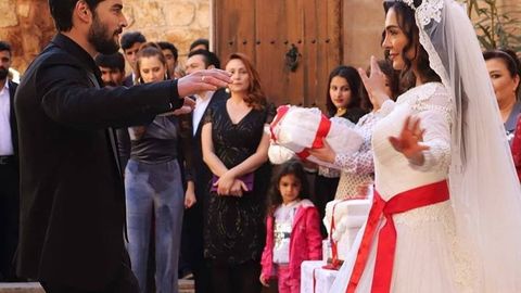 Келинни йиғлатиш, куёвни дўппослаш керак: турк тўйларидаги ноодатий анъаналар