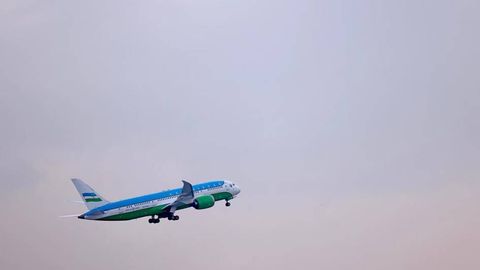 Россия нашрлари Ўзбекистон президенти самолётини АҚШ ҳарбий самолёти сифатида талқин қилди