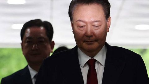 Жанубий Корея собиқ президенти умрбод қамоққа ҳукм қилинганидан сўнг халқидан узр сўради