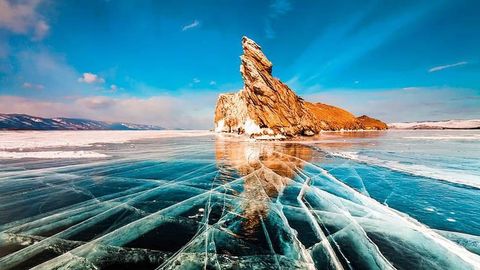 Xitoy sayyohlik avtobusi muzlagan Baykalda cho‘kib ketdi. Qurbonlar bor