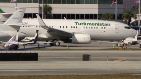 Gurbanguli Berdimuhamedov samolyoti AQSHda shikastlandi (video)