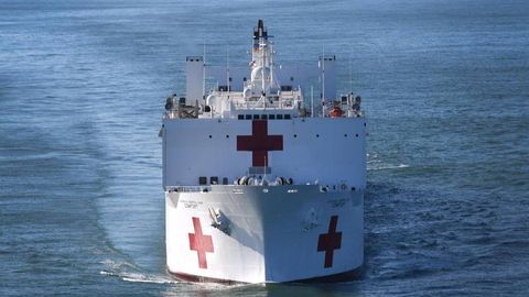 Tramp Grenlandiyaga suzuvchi gospital yuboradi