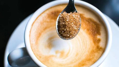 Шакарга қарши кураш: Таиландда кофелар ширинлиги икки баробар камайтирилади