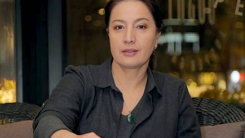 “Qizimga onasiz yashashga tayyor bo‘lishi kerakligini aytaman”. Aktrisa Ilmira Rahimjonova farzandlarini qanday tarbiyalayotgani va hayotidagi judoliklar haqida