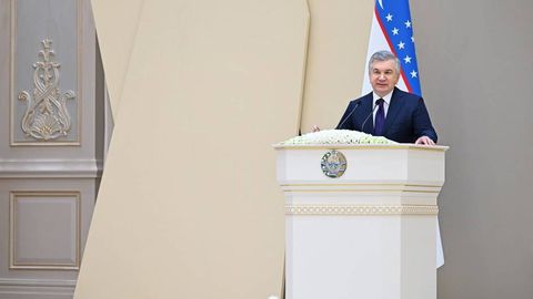 “Nimaga oylik olyapti?” — Shavkat Mirziyoyev rektorlarni keskin tanqid qildi 