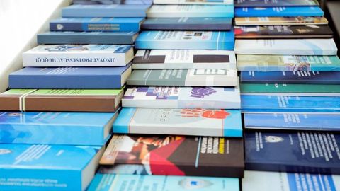 Ўзбекистонда истеъдодли ёзувчиларга буюртма берилиб, бир йил давомида ҳар ой 20 млн сўмдан ҳақ тўланади