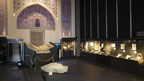 В Центре исламской цивилизации показали артефакт эпохи Амира Темура весом более 11 тонн