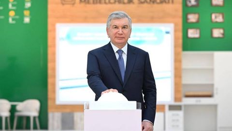 Президент Сурхондарёда умумий қиймати 7,1 млрд доллар бўлган лойиҳаларни ишга туширди