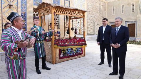 Шавкат Мирзиёев Термиздаги этношаҳарчага ташриф буюрди