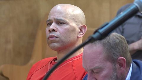 AQSHda xokkey murabbiyi tarbiyalanuvchilariga jinsiy zo‘ravonlik qilgani uchun 300 yilga qamaldi