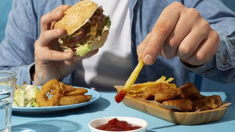 Bu irodasizlik emas: nega qornimiz to‘ysa ham ovqatlanishda davom etamiz?