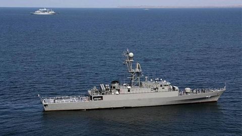 АҚШ Эрон ҳарбий кемасини чўктирди, камида 80 киши ҳалок бўлди (видео)