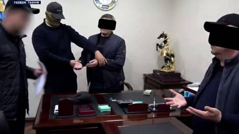 Қарши ва Бухорода бозор раҳбарлари пора билан қўлга тушди