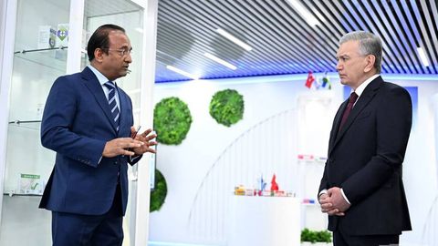 Президент Сатиш Вижайваргини “Дўстлик” ордени билан мукофотлади