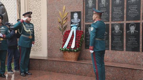 В Ташкенте открыли мемориал погибшему инспектору ДПС Хосилбеку Эшназарову