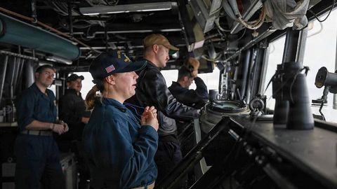 АҚШ Эроннинг 30 дан ортиқ кемасини чўктирди