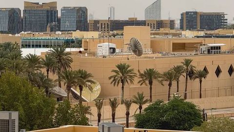 АҚШ ўз дипломатларига Саудия Арабистонини тарк этишни буюрди