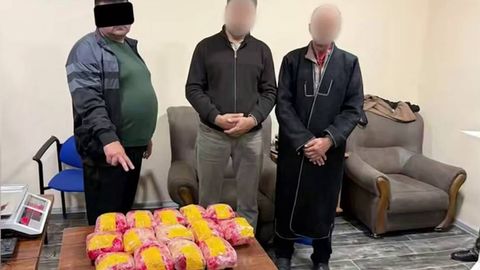 Surxondaryoda o‘qituvchi 180 ming dollarga narkotik sotayotganida qo‘lga tushdi