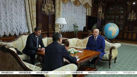 “Меҳнаткаш ўзбеклар келса, хурсанд бўламиз” — Лукашенко