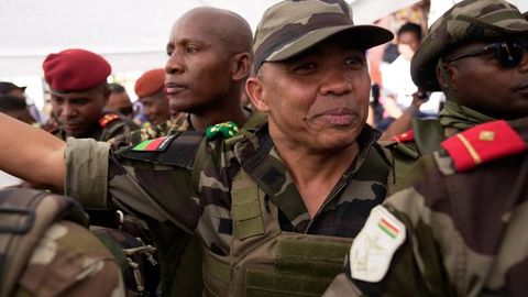 Мадагаскарда президент ҳукуматни тарқатиб юборди