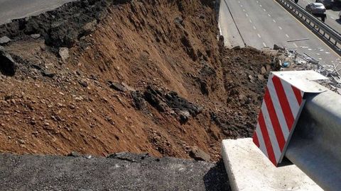 Хокимият Ташкента прокомментировал обрушение дороги на путепроводе