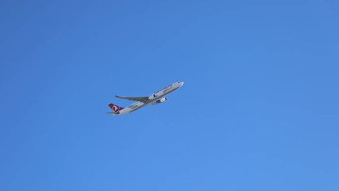 Хошиминдан Истанбулга учаётган самолёт Самарқандга фавқулодда қўнди