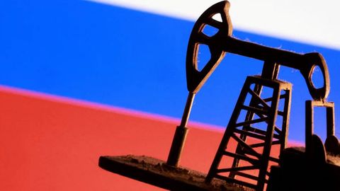 АҚШ санкцияланган Россия нефтьини сотиб олиш учун 30 кунлик имтиёз берди