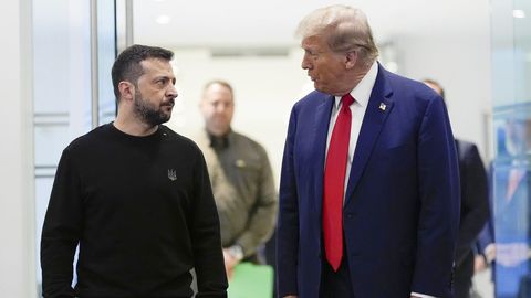 Зеленский ўзини Трампнинг “севимли бўлмаган ўғли” деб атади 