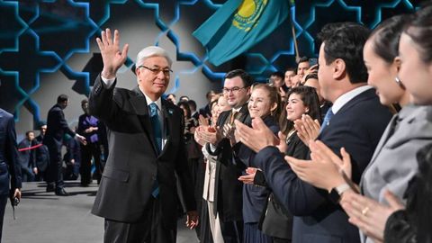 Экзитпол: Қозоғистонда қарийб 90 фоиз овоз билан янги Конституция лойиҳаси маъқулланди