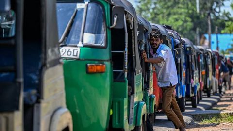 Ҳафтасига тўрт иш куни, шахсий автомобилларга чеклов — Осиё ёнилғини тежаш мақсадида қандай чоралар кўрмоқда?