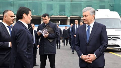 Uzbekistan’s president reviews electric buses, transport and infrastructure projects in Samarkand