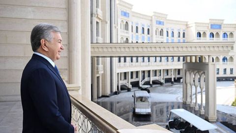 Шавкат Мирзиёев Имом Бухорий мажмуаси қошидаги туризм марказини бориб кўрди