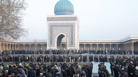 Фото: Имом Бухорий масжид-мажмуасида ўқилган илк ҳайит намози 