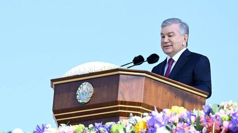 Шавкат Мирзиёев поздравил узбекистанцев с Наврузом (фото)