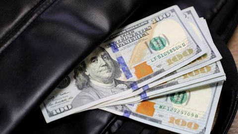 Ўзбекистонда доллар курси тушди