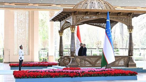 Фото: Эмомали Раҳмон Кўксаройда тантанали кутиб олинди