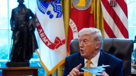 “Бу уруш эмас, ҳарбий операция”: Трамп нега Эрондаги вазиятни тасвирлашда “уруш” сўзидан қочади?