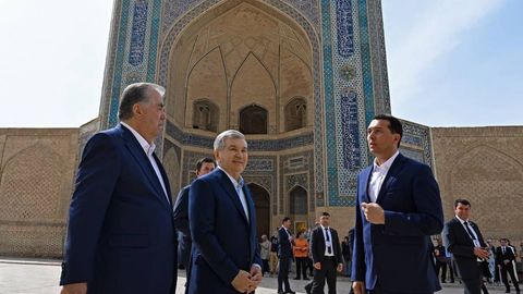 O‘zbekiston va Tojikiston prezidentlari Buxoroning diqqatga sazovor joylarini tomosha qildi