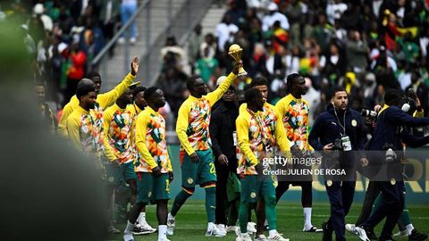 Сенегал терма жамоаси Африка Кубогидан маҳрум этилганига қарамай, бош совринни мухлисларга намойиш этди (видео)