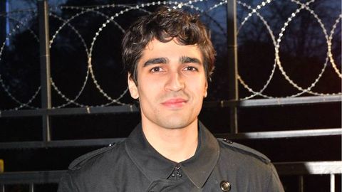 Актёр Мерт Рамазон Демир қандай қилиб қисқа вақтда 20 кг вазн ташлагани ҳақида сўзлаб берди