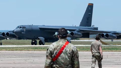 Испания Эрондаги урушда иштирок этаётган АҚШ самолётларига ҳаво ҳудудини ёпди