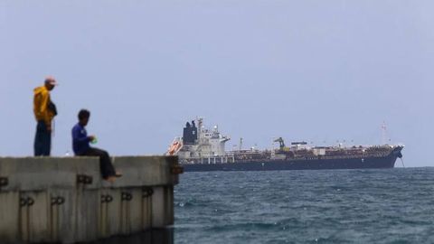 Tramp Rossiya neft tankerining Kubaga yetib borishiga to‘sqinlik qilmadi