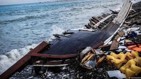 Туркияда мигрантлар бўлган қайиқ ағдарилиб, 18 киши ҳалок бўлди