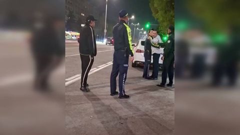 Toshkentda mast haydovchi PPX xodimiga musht tushirdi (video)