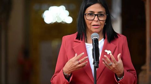 АҚШ Венесуэла муваққат президентидан санкцияларни олиб ташлади